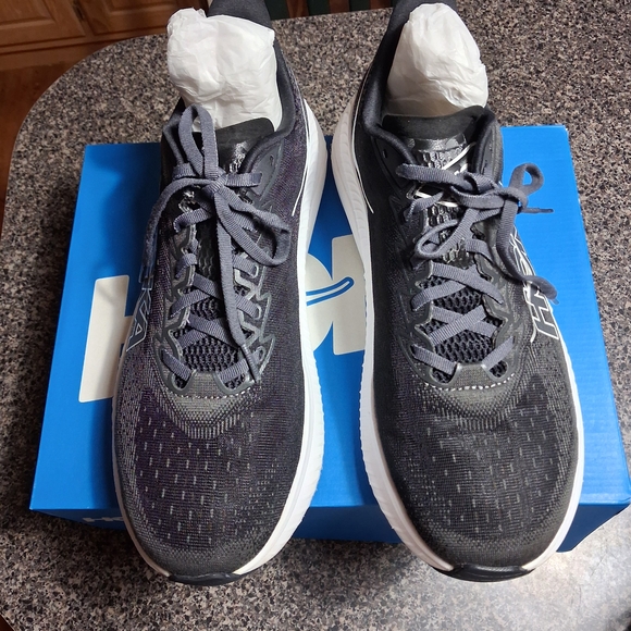 Hoka Mach 6 Black and White Running Shoes(wide) Size 12 main image 4